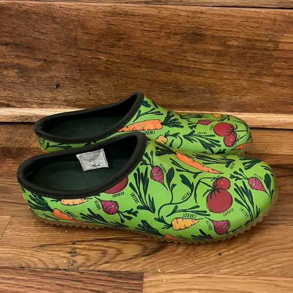 Western Chief Veg Out Vegetable Clogs Waterproof Rubber Garden Shoes Size: 7 - Picture 2 of 7